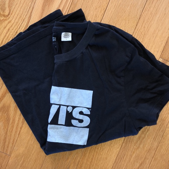 NWOT Levi’s T-shirt - Picture 2 of 2